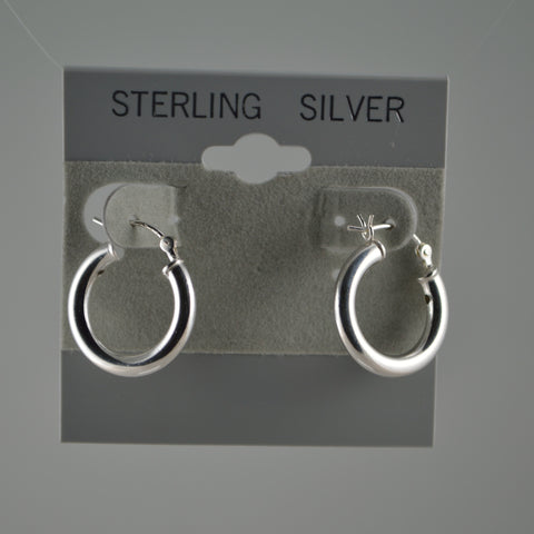 Click top hoop earrings 18 mm.