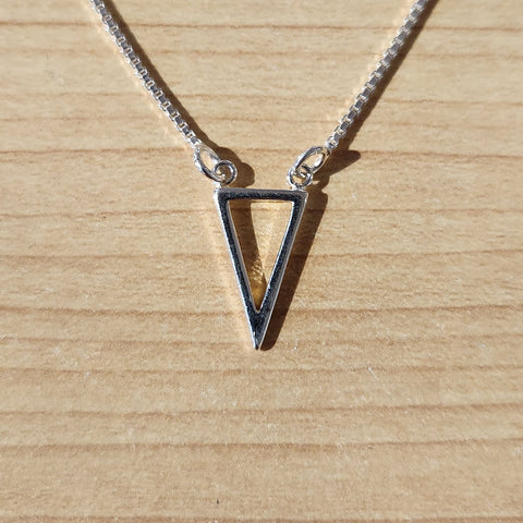 inline-necklace-triangle
